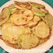 жареные кабачки с чесноком и помидорами