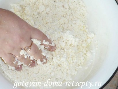 творожная запеканка с манкой и изюмом 4