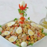 салат с тунцом и помидорами