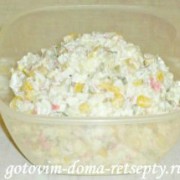 салат с кукурузой, крабовыми палочками и огурцами