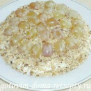 салат из курицы с сыром и орехами