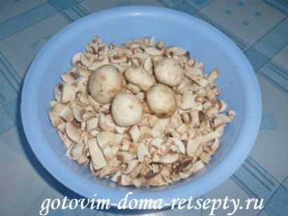 молодая картошка с грибами шампиньонами и чесноком 1