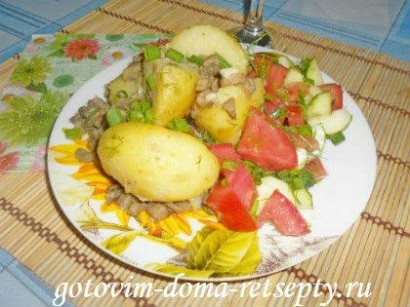 молодая картошка с грибами шампиньонами и чесноком