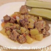 мясо тушеное с кабачком и перцем