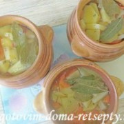 мясо в горшочках с грибами, картошкой и овощами