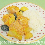 Куриная грудка с яблоками и черносливом