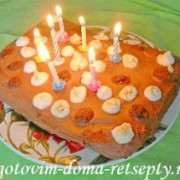бисквитный шоколадный торт с кремом и банановой начинкой