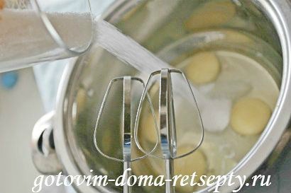 шарлотка с яблоками черносливом и арахисом 2