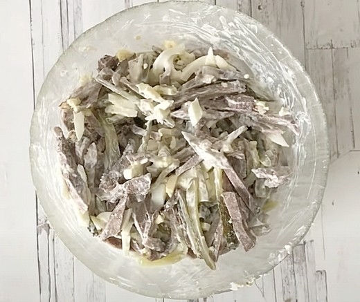 салаты с говяжьим языком и огурцами 15